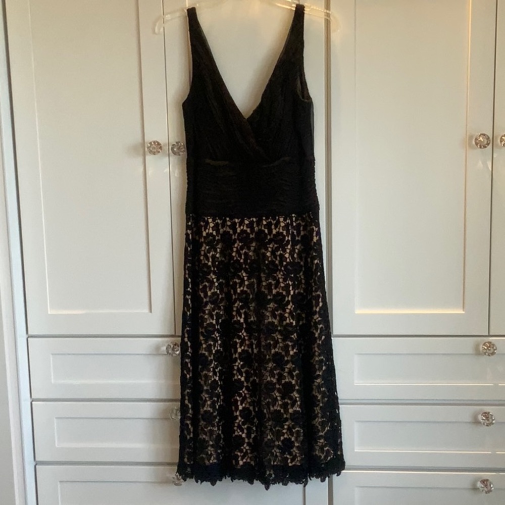 Fancy Tadashi black silk and lace cocktail dress size 6